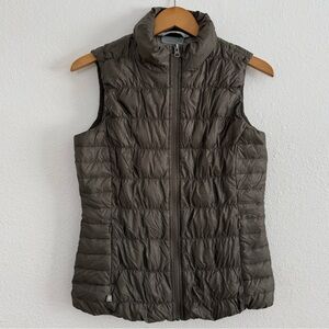 Athleta Quilted Goose Down Vest in Dark Green Medium